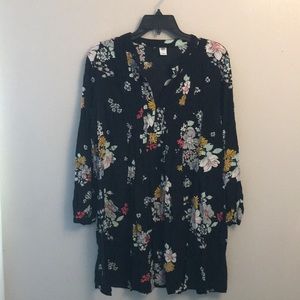 Old Navy Black and Floral Tunic Size Large